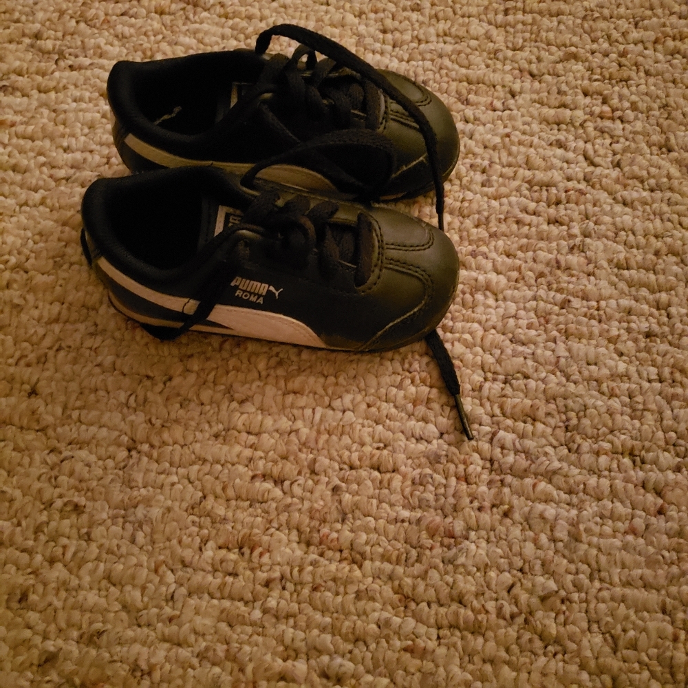 Toddler black & white size 6c shoes